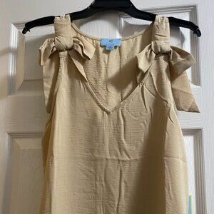 Adorable CeCe M  tie shoulder sleeveless blouse